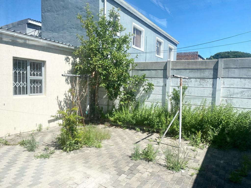 6 Bedroom Property for Sale in Wynberg Western Cape